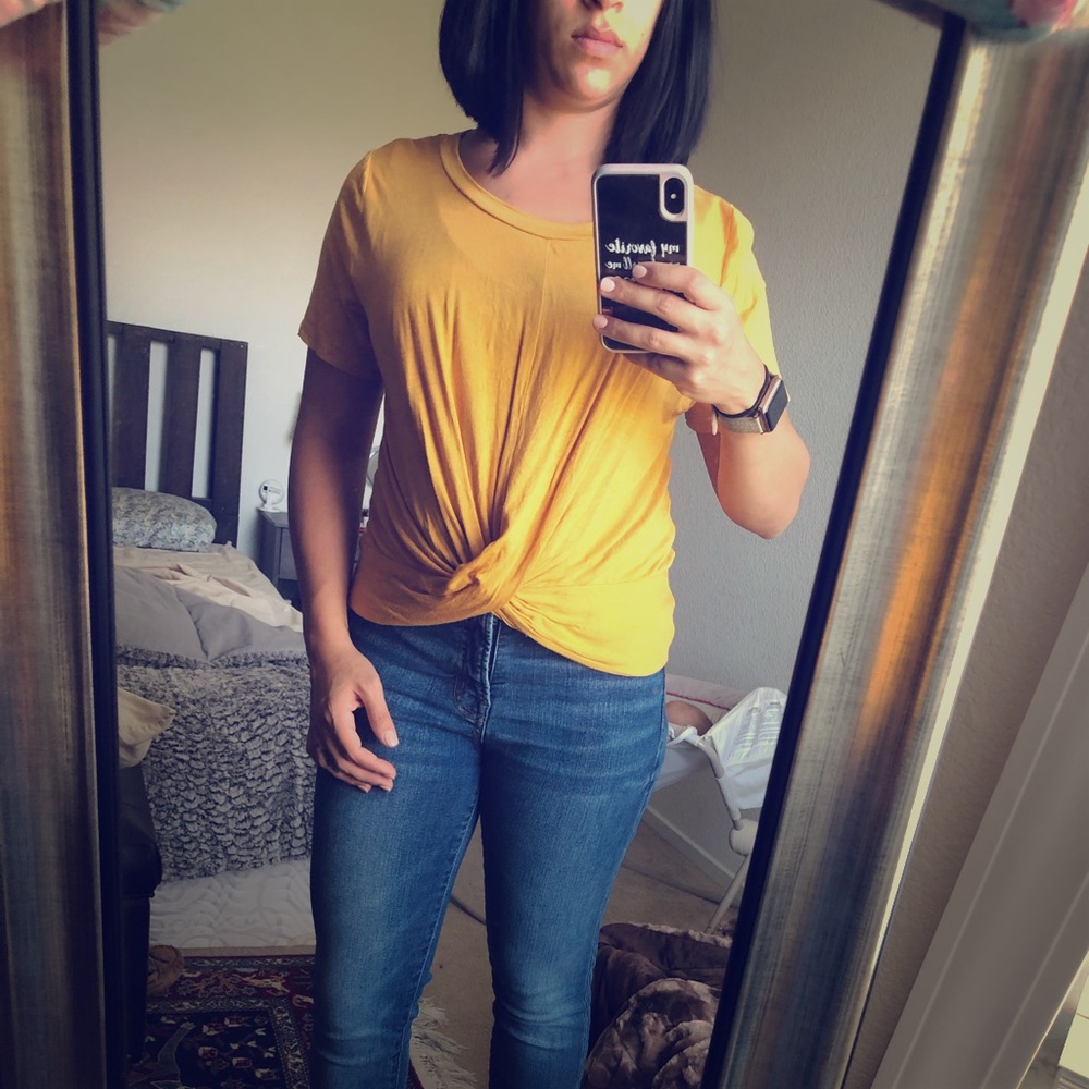 Yellow knotted front top